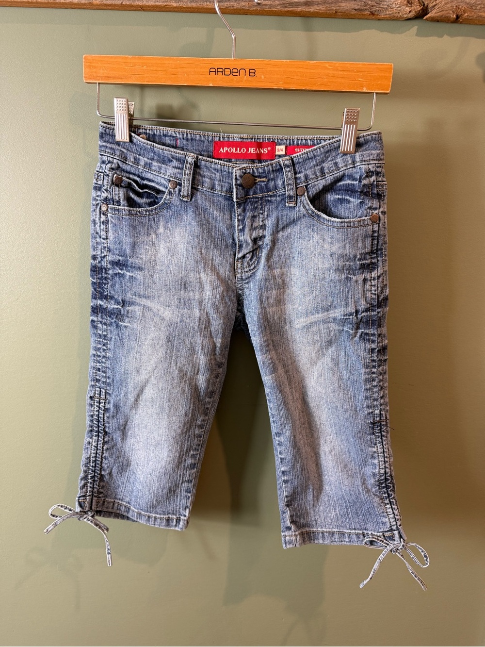 Apollo Jeans Light Wash Denim Capri Shorts